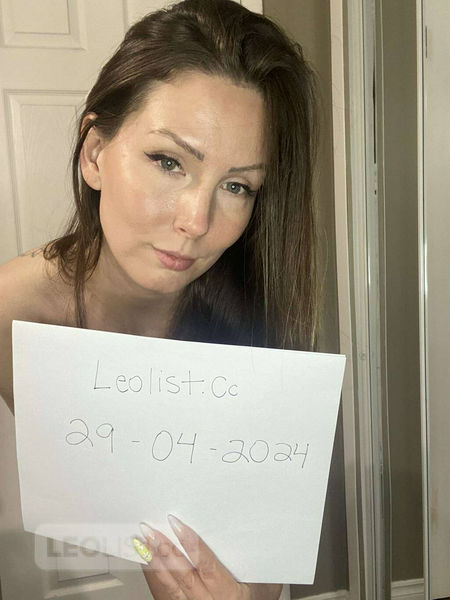 Escorts Lethbridge, Alberta Soccer mom next door :)