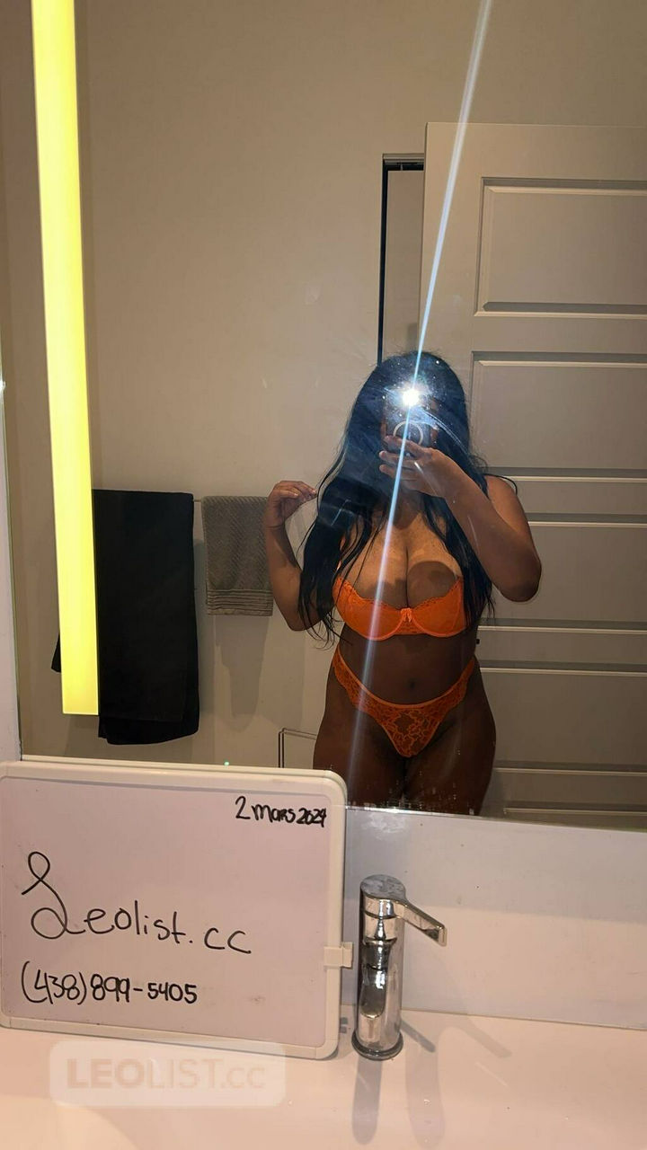 Escorts Laval, Quebec La belle Elena au gros seins INCALL SEULEMENT