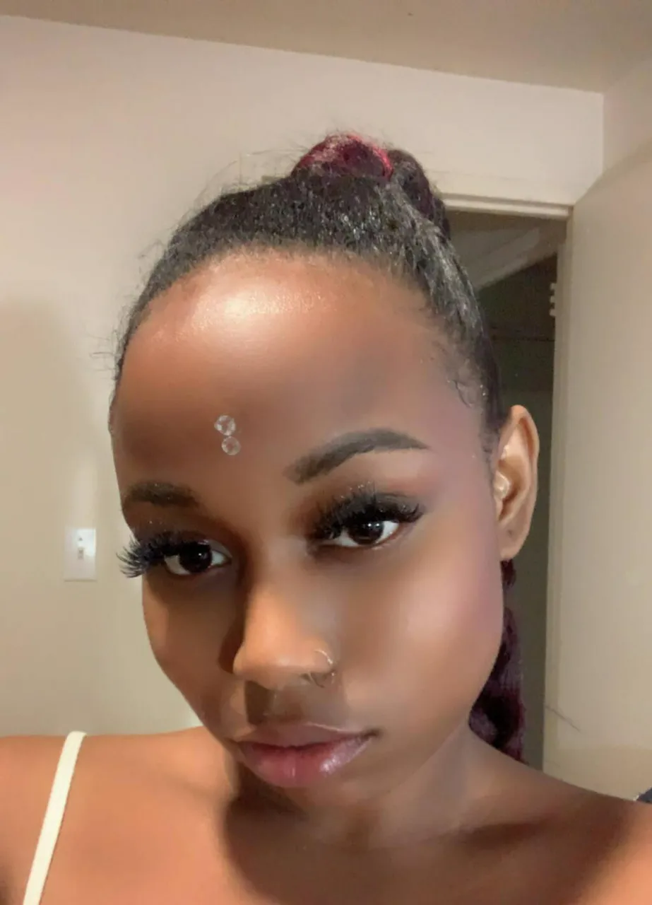 Escorts Kitchener, Ontario Tiny_royal3