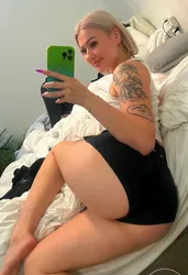 Escorts Roblin, Manitoba JuicyPussy