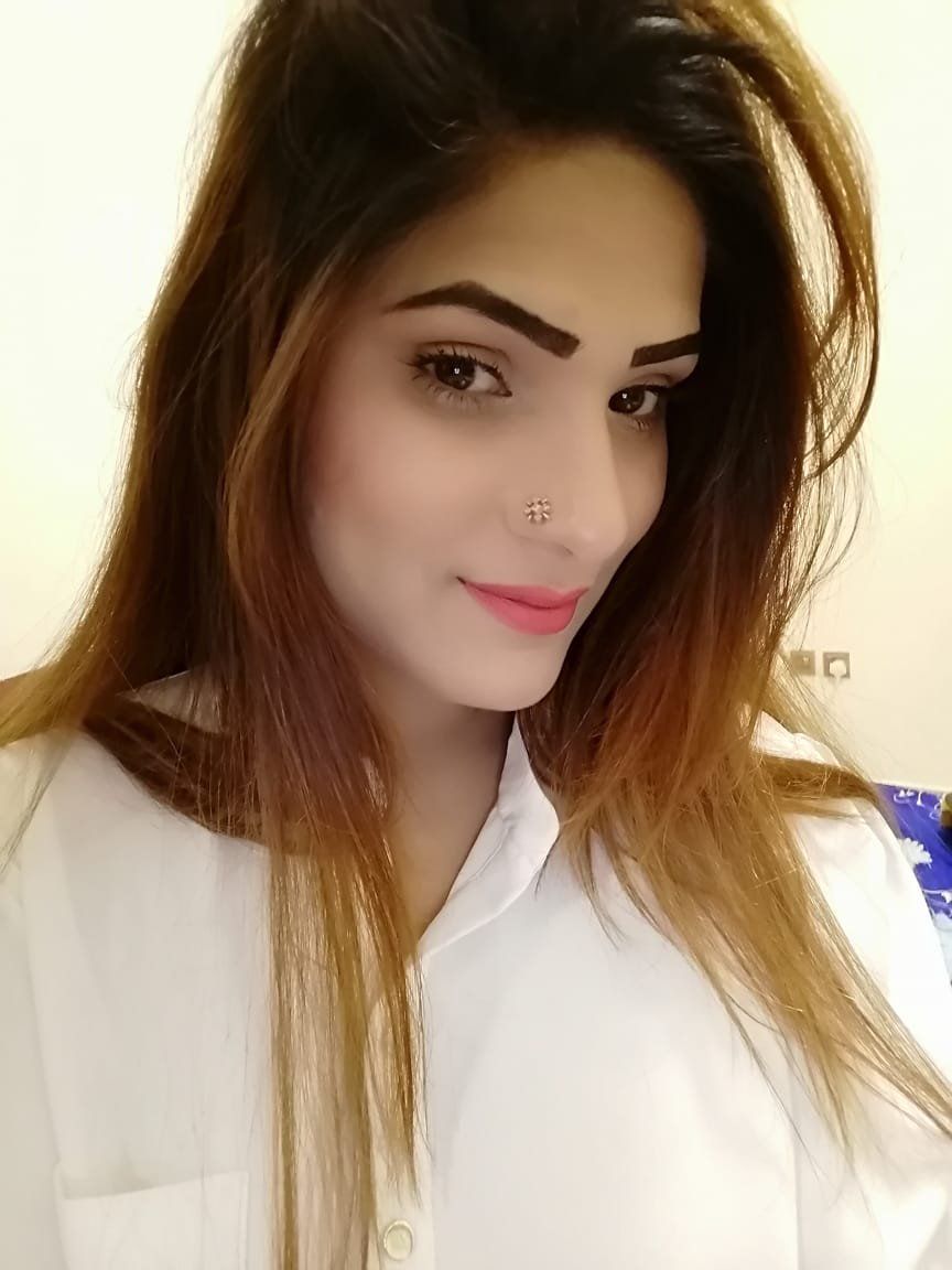 Escorts Abu Dhabi, United Arab Emirates Hina Sharma Busty Girl