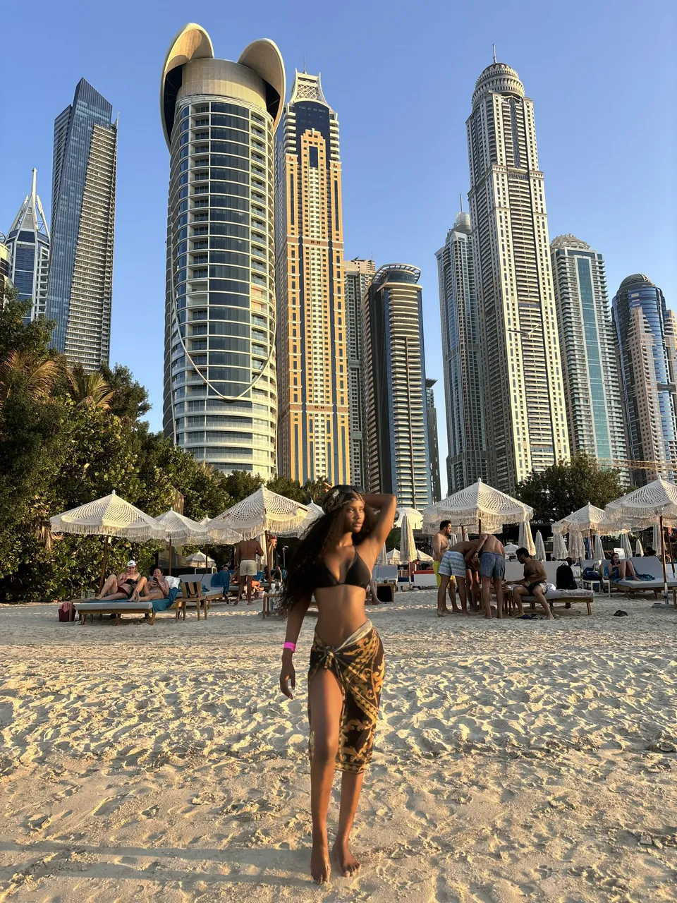 Escorts Dubai, United Arab Emirates Moon