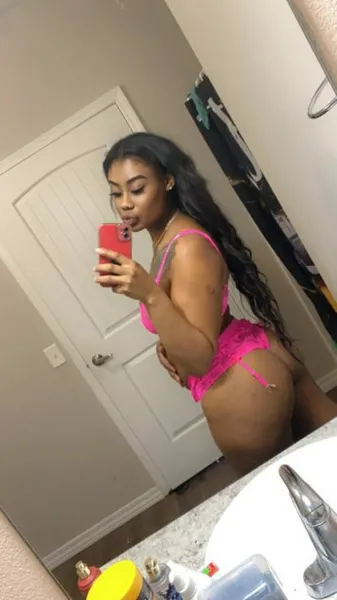 Escorts Arizona City, Arizona ☞ Bambiihott Hey Honey , it’s Bambi New here Panamanian hottie 🫦Phoenix, US -