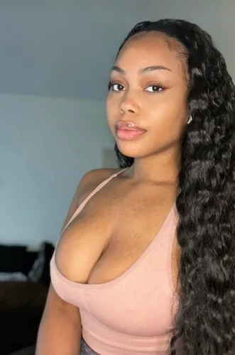 Escorts Chicago, Illinois Relaxation Redefined by a Stunning Chocolate Queen