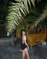 Escorts Manila, Philippines Kisses Escort/camshow