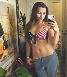 Escorts Besancon, France (Jeune fille sensuelle, discrète et angélique.)