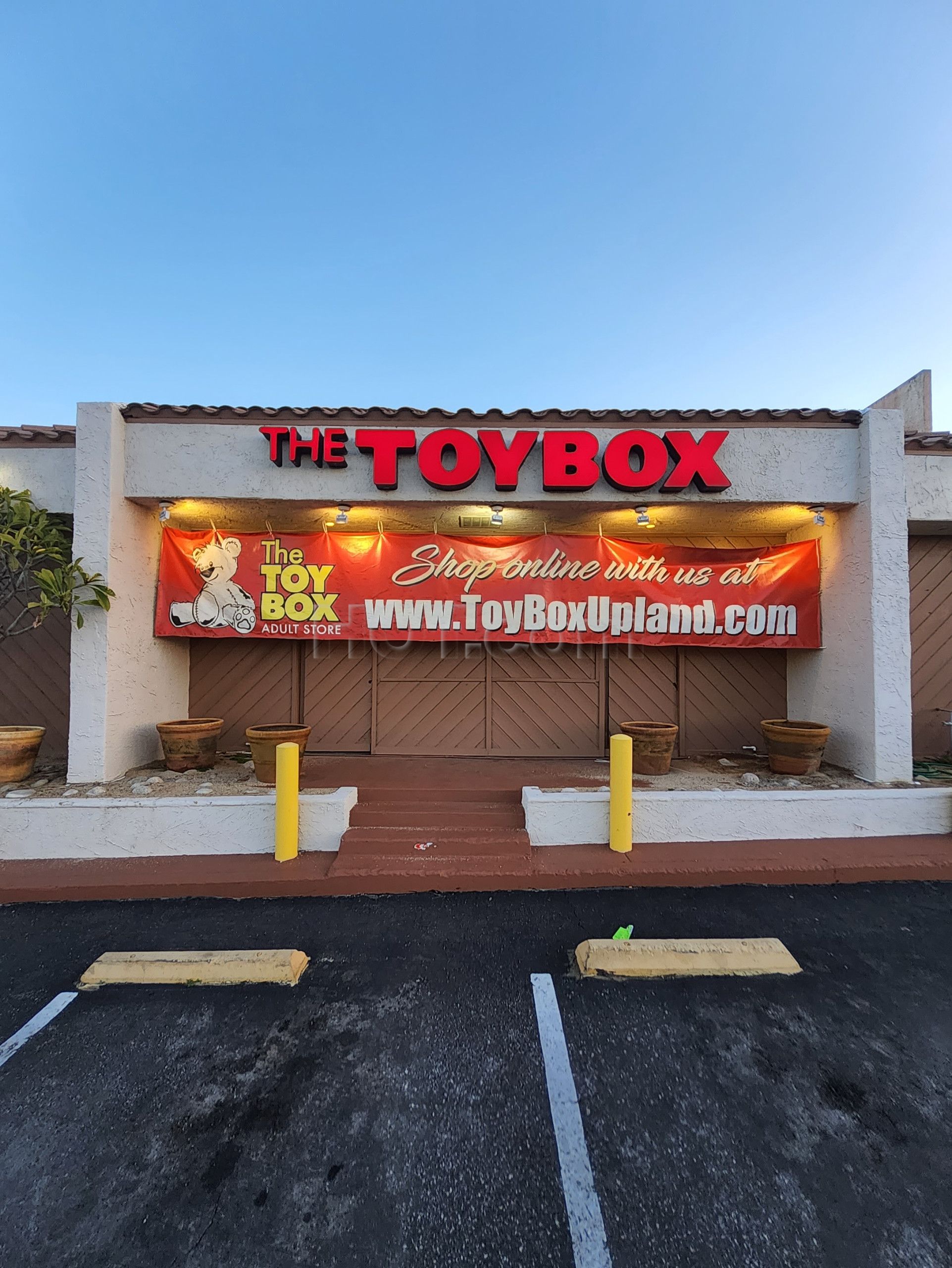 Upland, California Toy Box