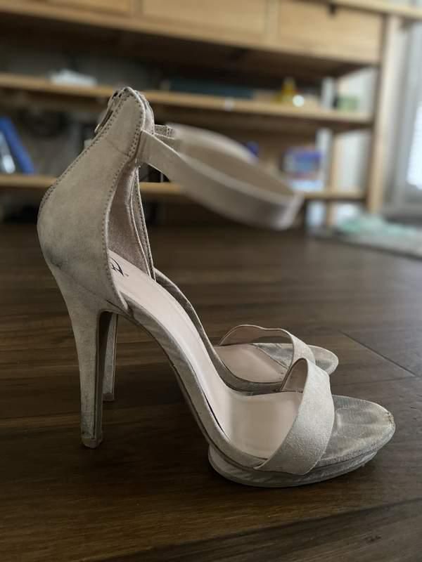 Escorts Tacoma, Washington 🦶🏻👠👟 SHOES FOR SALE - EXTREMELY WORN 👟👠🦶🏻 Delivery Available