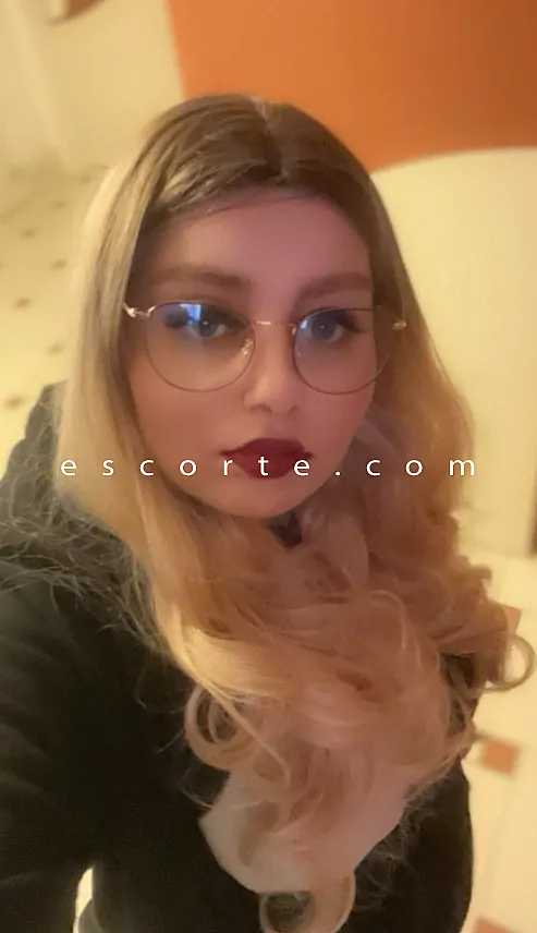 Escorts La Garenne-Colombes, France SarahBlue