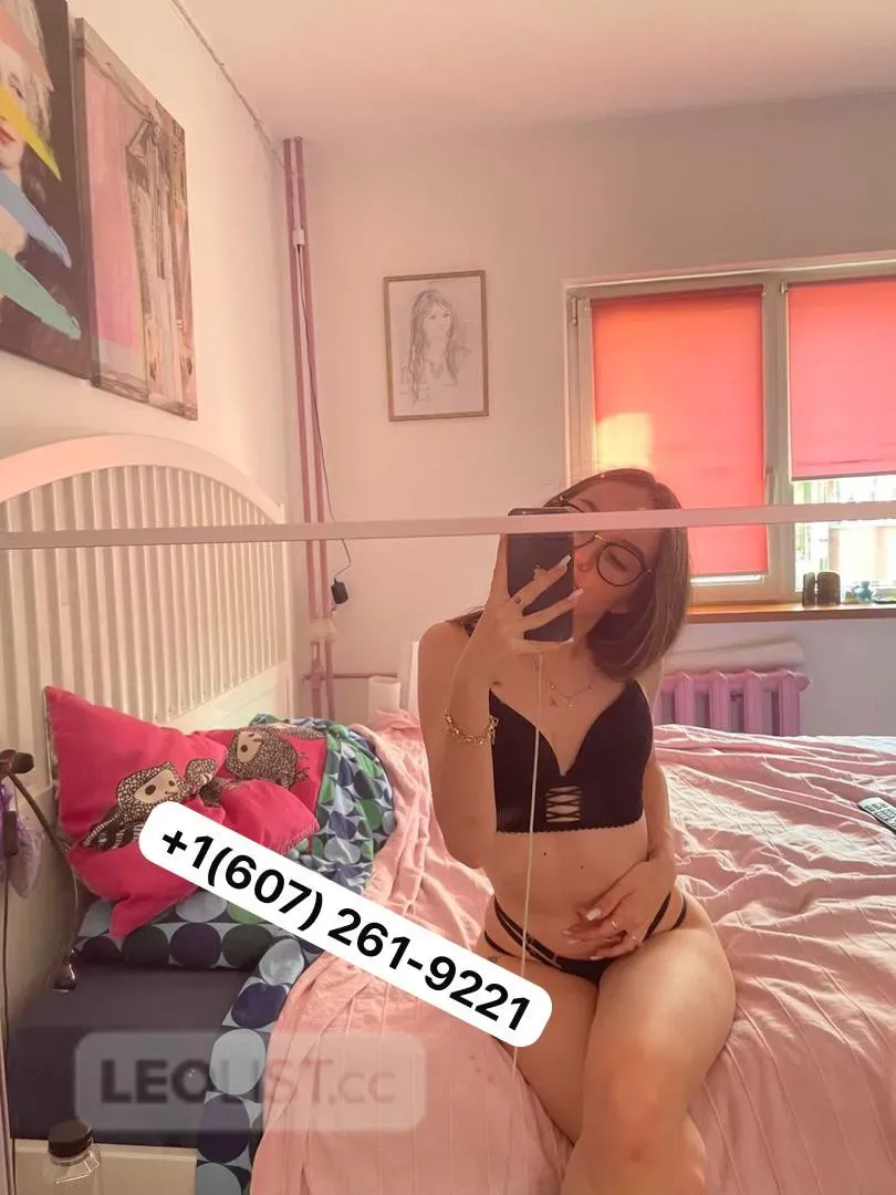 Escorts Vernon, British Columbia Ashley