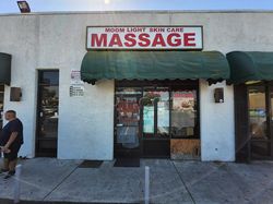 Long Beach, California Moom Light Skin Care Massage