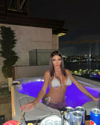 Escorts Istanbul, Turkey Girl and Shemale Group