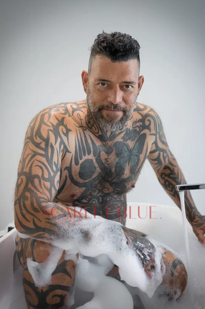 Escorts Perth, Australia Salvador Darling - male Escort 


