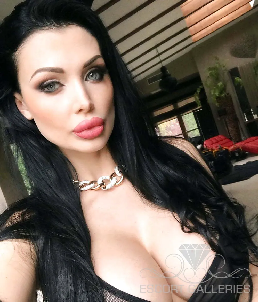 Escorts Frankfurt am Main, Germany Alisiya