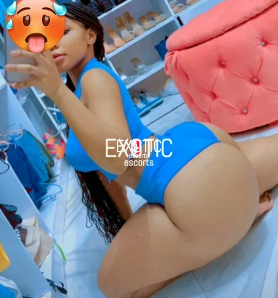 Escorts Kenya Dee video calls and nudee