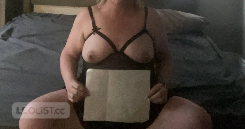 Escorts Cambridge, Ontario wet and ready full figured mature woman