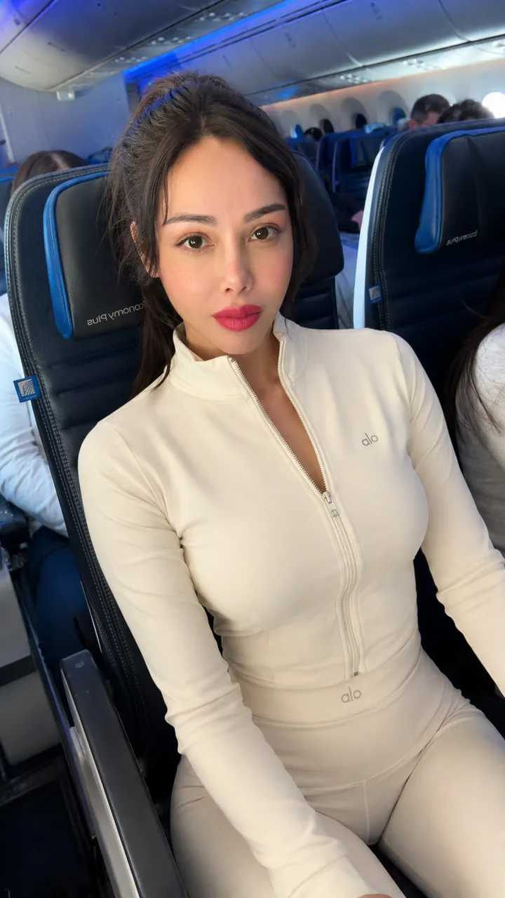 Escorts Irvine, California TS LOLA VERS GFE