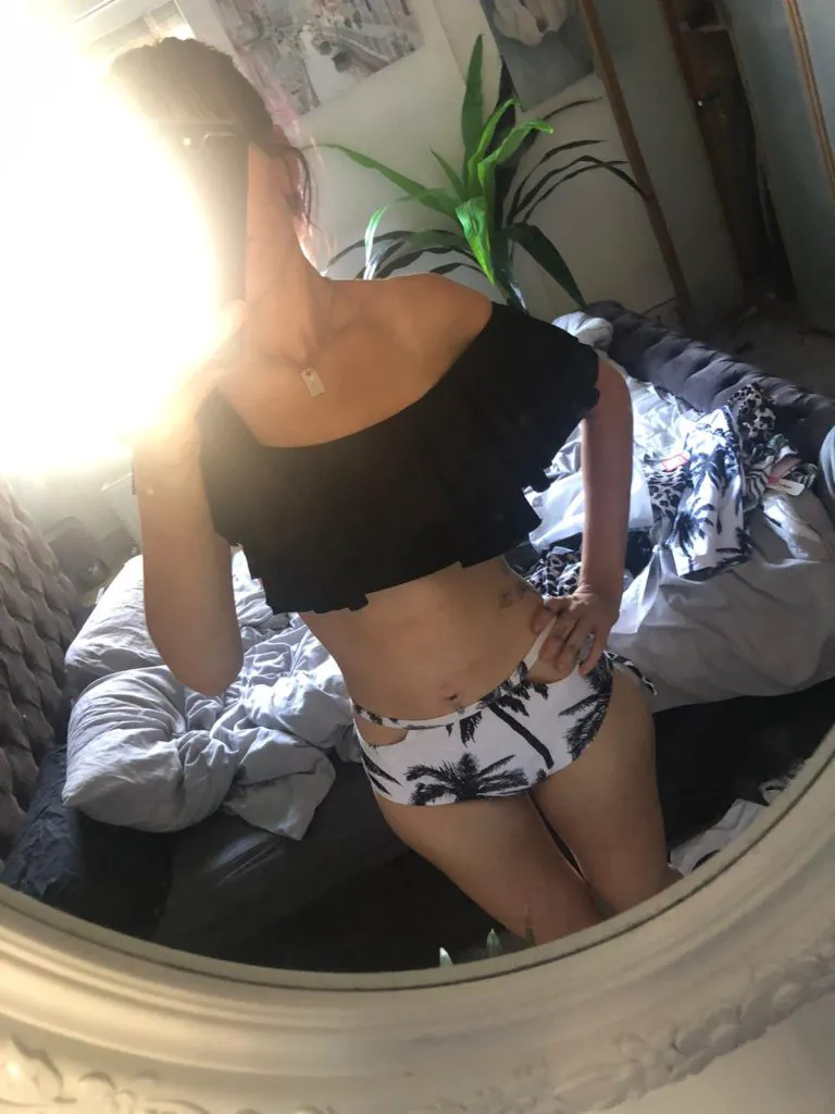 Escorts Chelmsford, England (Ellie high-class young English bisexual party girle scort)