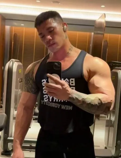 Escorts Singapore, Singapore Bigmusclesean