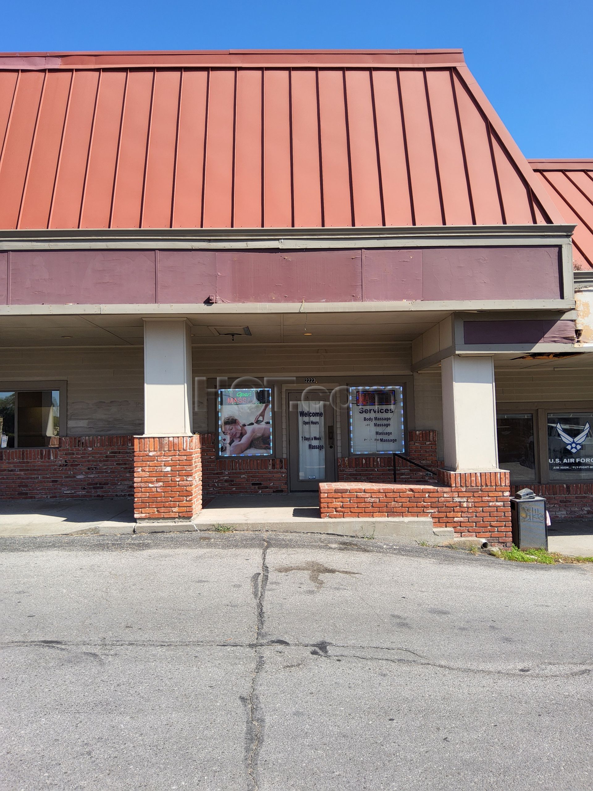 Lawrence, Kansas Tea Spa Massage