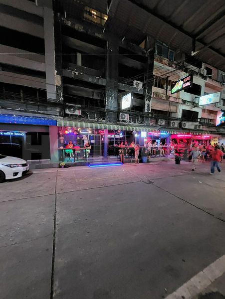 Beer Bar Pattaya, Thailand Saigon Girl