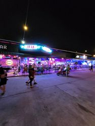 Beer Bar Pattaya, Thailand Slutz - Treetown