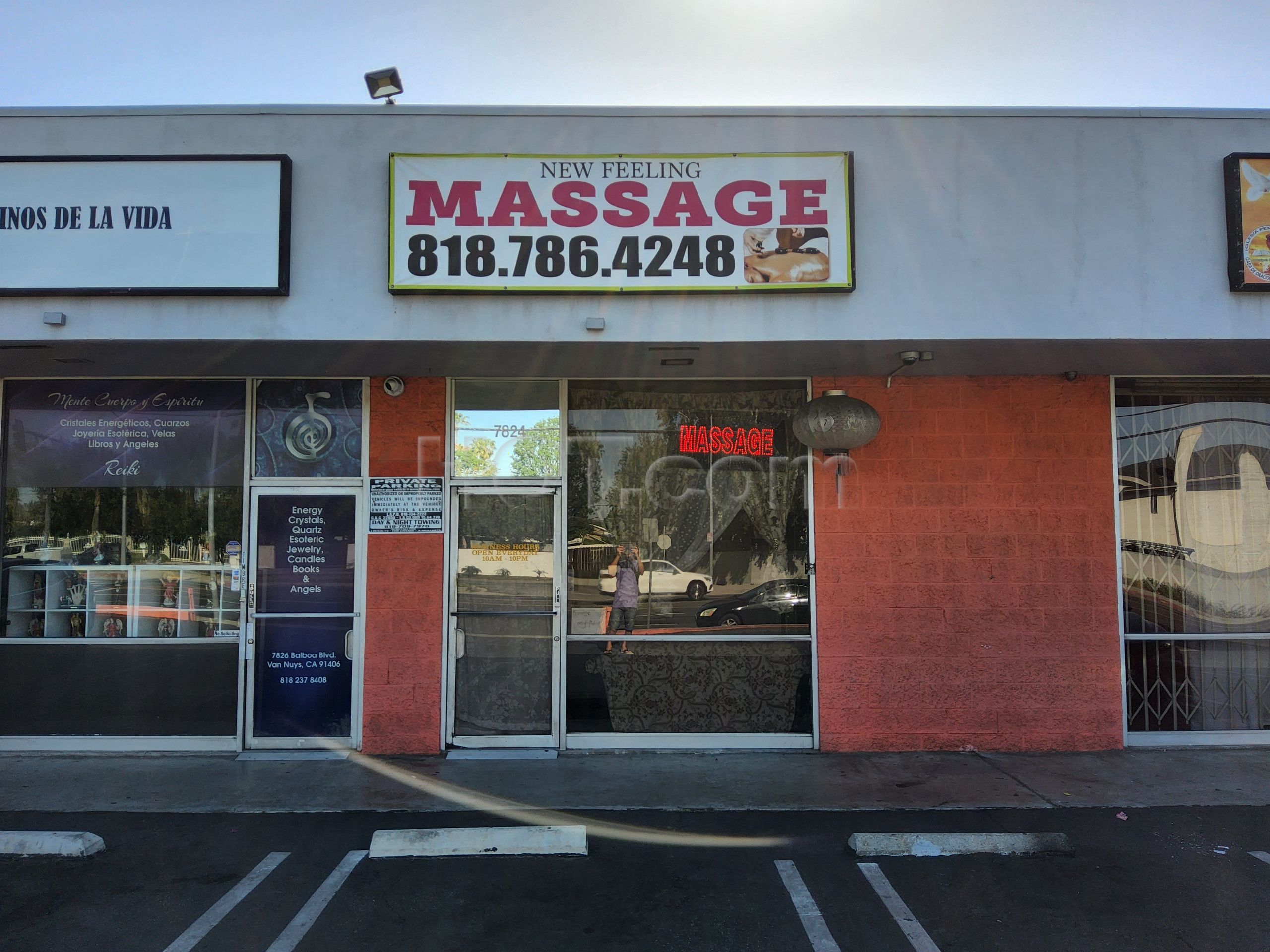 Van Nuys, California New Feeling Massage