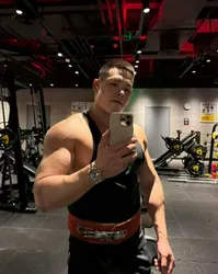 Escorts Singapore, Singapore Beefycola