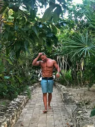 Escorts Hamburg, Germany Allesio