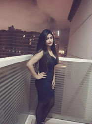 Escorts Dubai, United Arab Emirates Mahvi Indian Milf