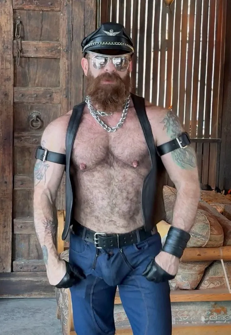 Escorts Springfield, Massachusetts LEATHER MASTER