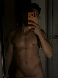Escorts Montreal, Quebec Aaronlatinxxz