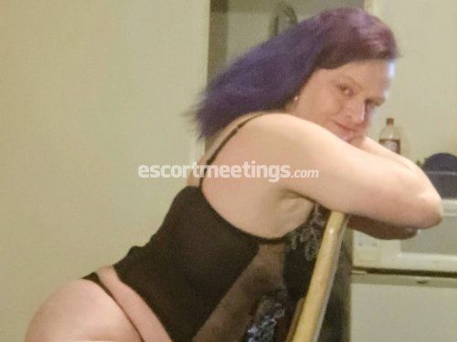 Escorts Louisville, Kentucky Scarlett Red