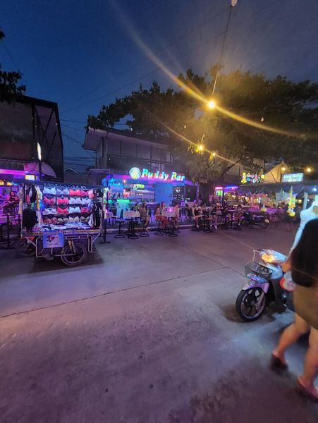 Beer Bar / Go-Go Bar Pattaya, Thailand Buddy Bar