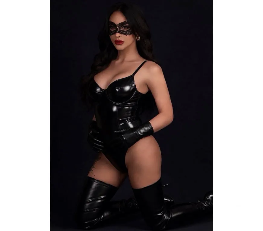 Escorts Leicester, England Shemale dominatrix just top incall outtcall Miss Katy