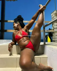 Escorts Glasgow, Scotland Naira