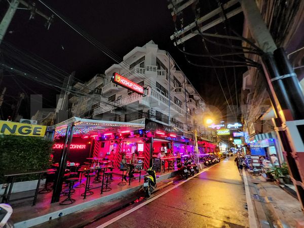 Beer Bar Pattaya, Thailand Hookup Corner