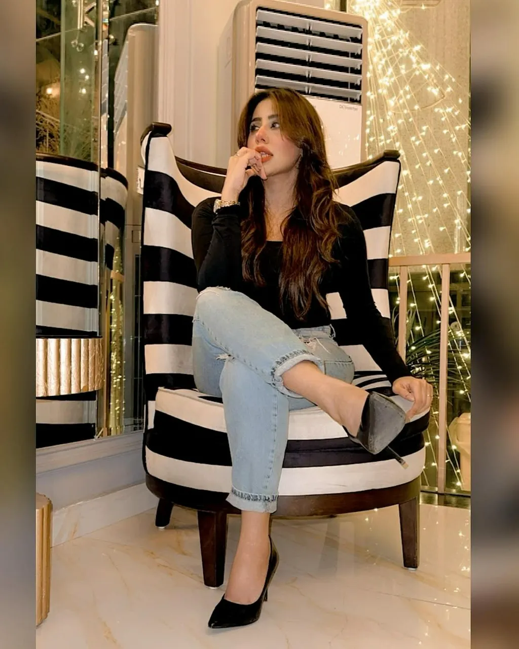 Escorts Abu Dhabi, United Arab Emirates Riya