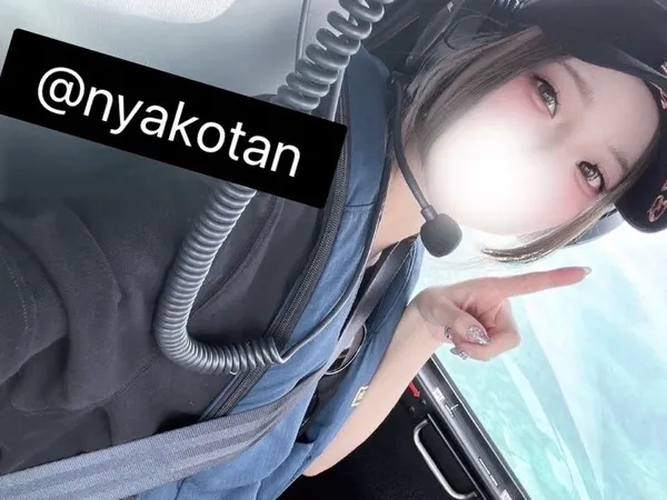 Cam Sites nyakotan