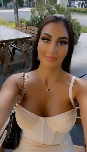 امهاتgirl cleavage miami 